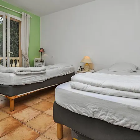 Awesome In Saint-raphael With Wifi Holiday home