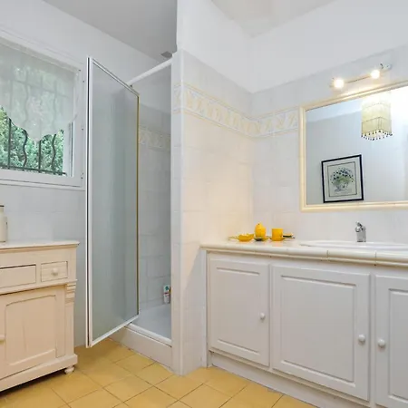 Awesome In Saint-raphael With Wifi Holiday home