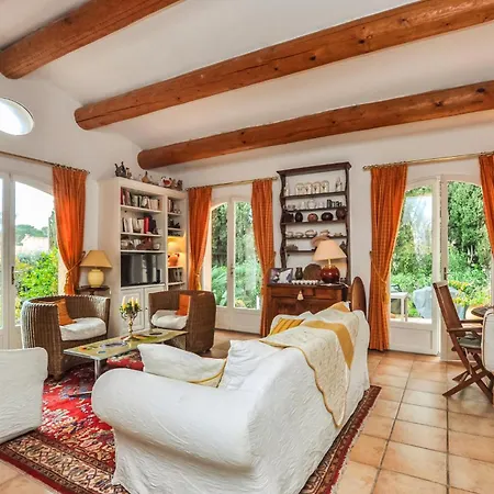 Vakantiehuis Awesome In Saint-raphael With Wifi