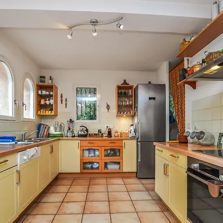 Awesome In Saint-raphael With Wifi Vakantiehuis *