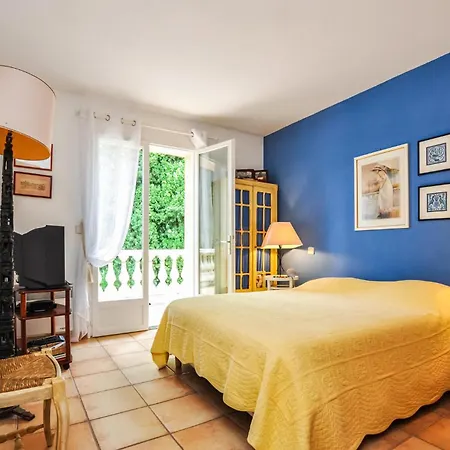 Awesome In Saint-raphael With Wifi Vakantiehuis *