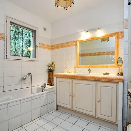 Vakantiehuis Awesome In Saint-raphael With Wifi *